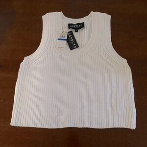 NWT Royalty white sleeveless pull over, cable knit sweater Size XL